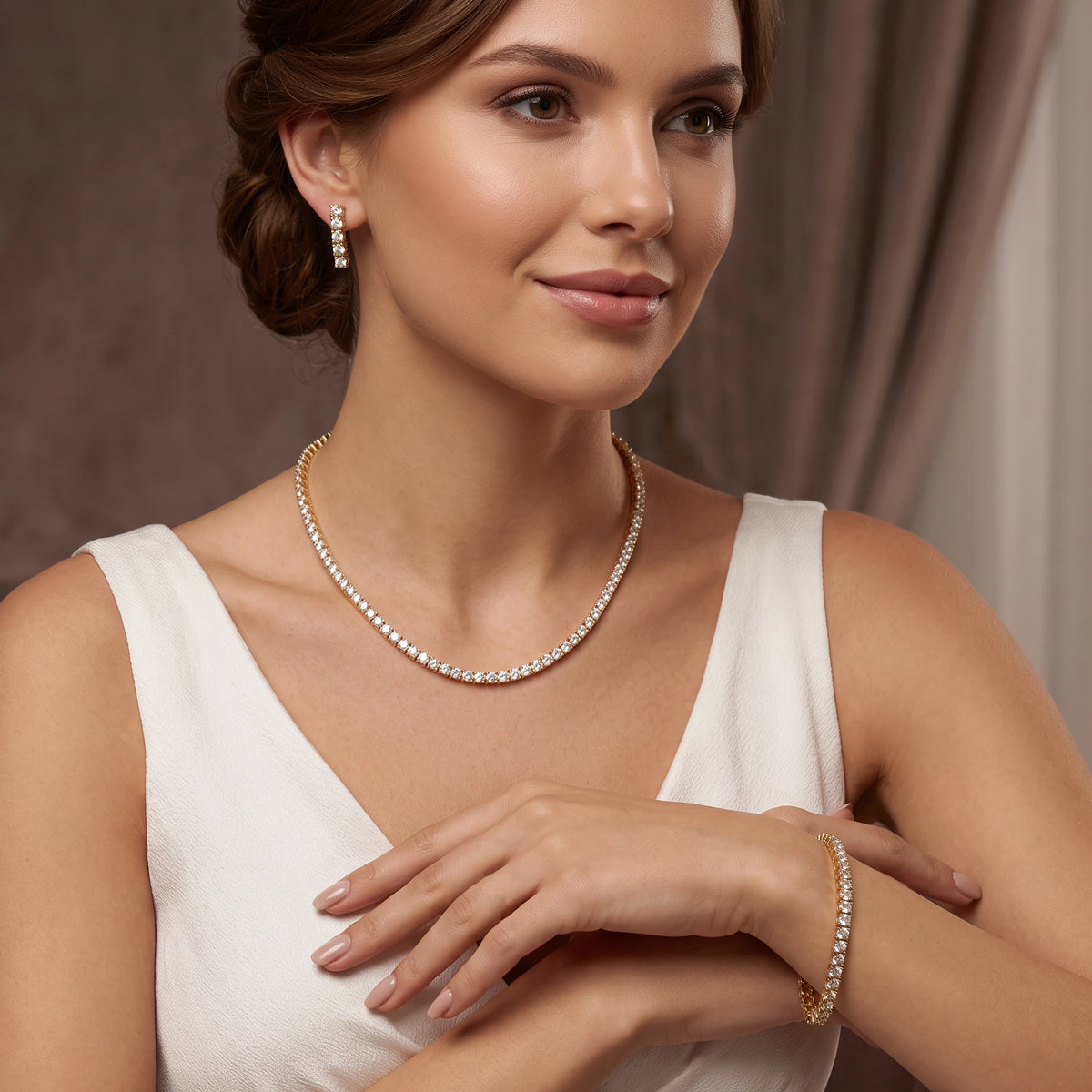 طقم مجوهرات مرصع بالأحجار البيضاء الشفافة Classic Jewelry Big-Set studded with clear white stones.