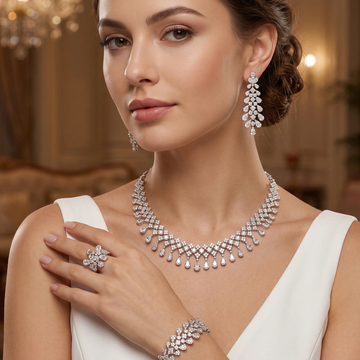 طقم مجوهرات فاخر مصمم بالكامل بأسلوب ملكي متلألئ مرصع باحجار الزركون A luxurious jewelry set, fully designed in a dazzling royal style and studded with zircon stones.