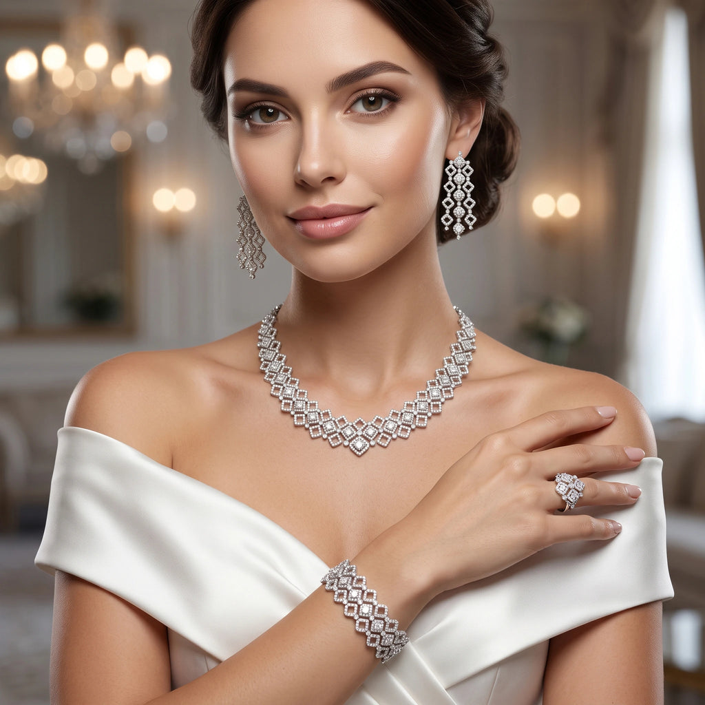 طقم كبير مرصع كثيف وعالي البريق بأحجار الزركون الابيض High-luster Big-set densely studded with white zircon stones.