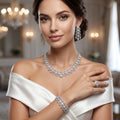طقم كبير مرصع كثيف وعالي البريق بأحجار الزركون الابيض High-luster Big-set densely studded with white zircon stones.