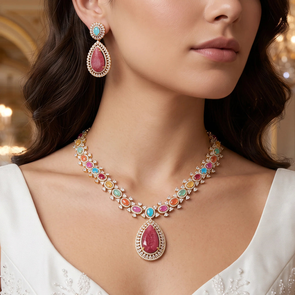 طقم كبير مرصَّع باحجار الزيركون الكيوبِك الملون الفاخر Big set embellished with premium, colorful cubic zirconia stones.