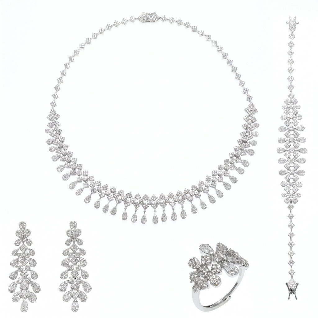 طقم مجوهرات فاخر مصمم بالكامل بأسلوب ملكي متلألئ مرصع باحجار الزركون A luxurious jewelry set, fully designed in a dazzling royal style and studded with zircon stones.