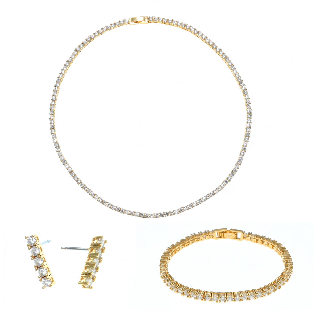 طقم مجوهرات مرصع بالأحجار البيضاء الشفافة Classic Jewelry Big-Set studded with clear white stones.