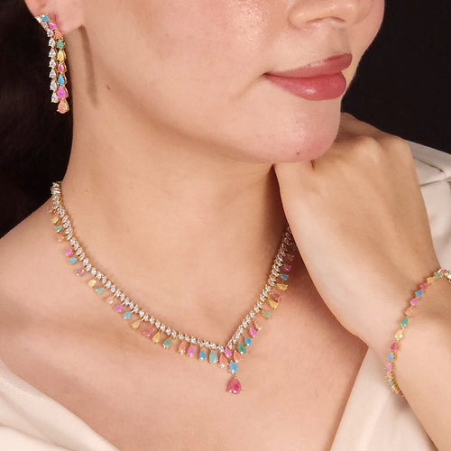 طقم  فاخر ومبهج من احجار الكيوبك الملونة Luxurious and delightful set featuring colorful cubic zirconia stones.