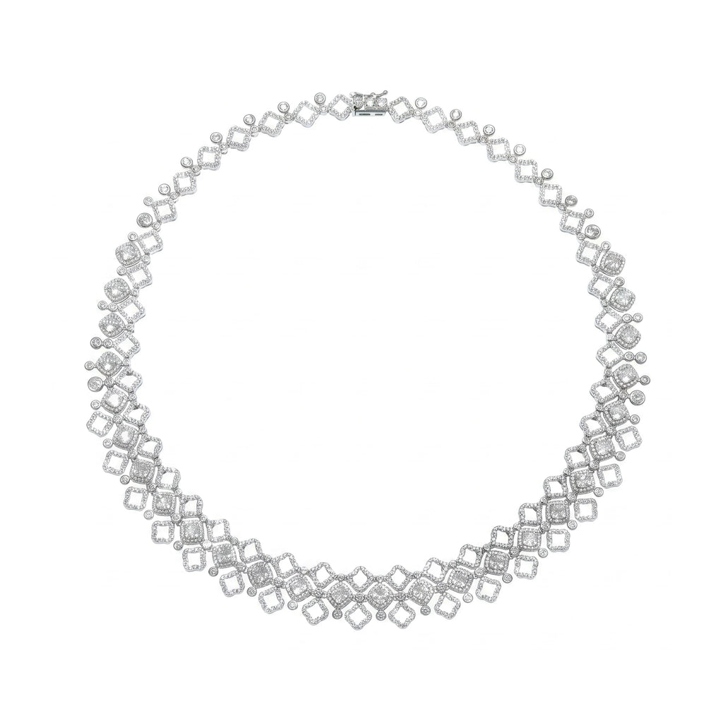 طقم كبير مرصع كثيف وعالي البريق بأحجار الزركون الابيض High-luster Big-set densely studded with white zircon stones.