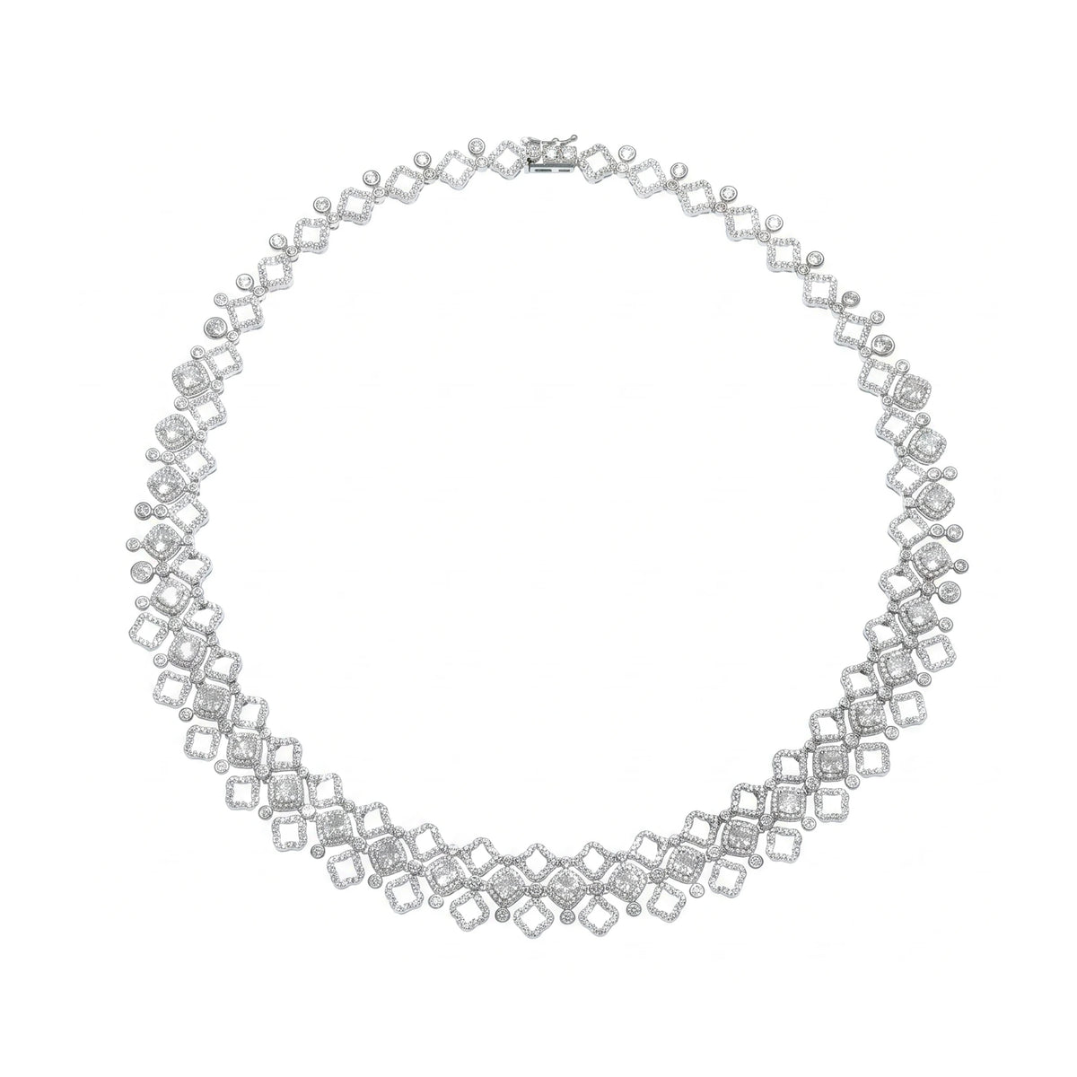 طقم كبير مرصع كثيف وعالي البريق بأحجار الزركون الابيض High-luster Big-set densely studded with white zircon stones.