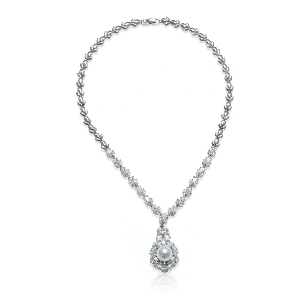 طقم فاخر كلاسيكي من احجار الزركون و اللؤلؤ Luxurious, classic Big-set featuring zircon stones and pearls.