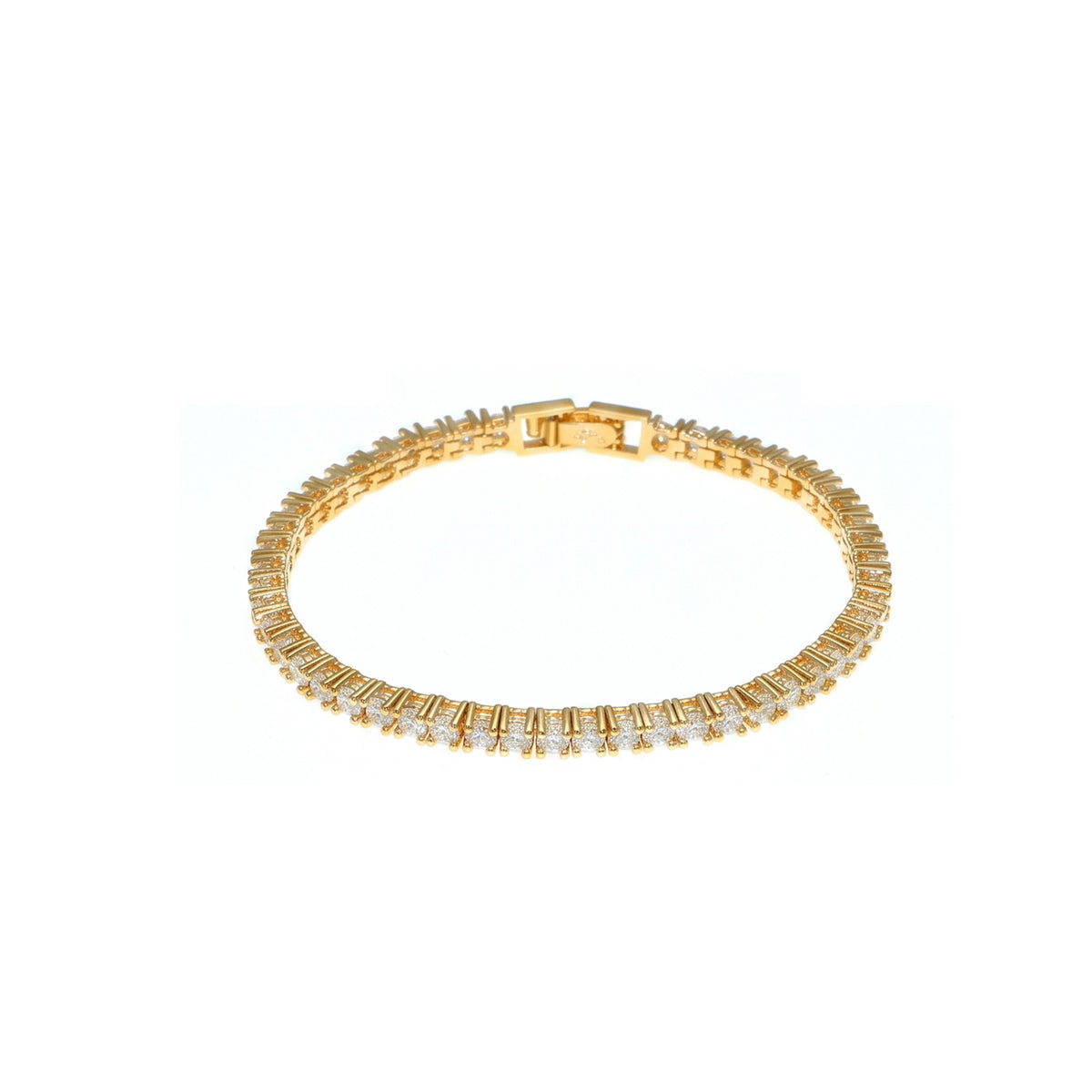 طقم مجوهرات مرصع بالأحجار البيضاء الشفافة Classic Jewelry Big-Set studded with clear white stones.