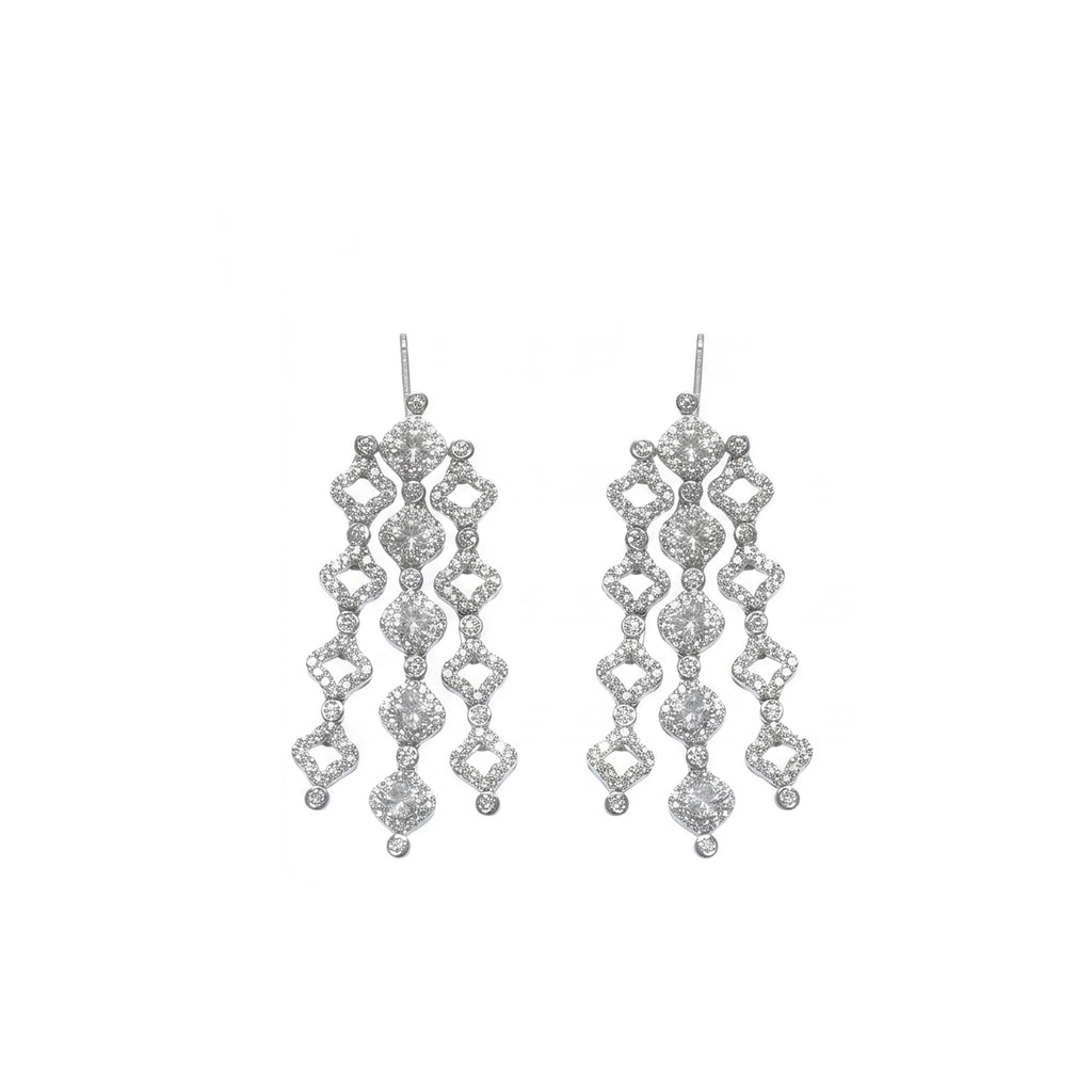 طقم كبير مرصع كثيف وعالي البريق بأحجار الزركون الابيض High-luster Big-set densely studded with white zircon stones.