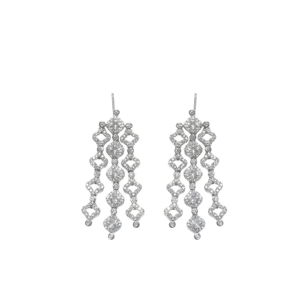 طقم كبير مرصع كثيف وعالي البريق بأحجار الزركون الابيض High-luster Big-set densely studded with white zircon stones.