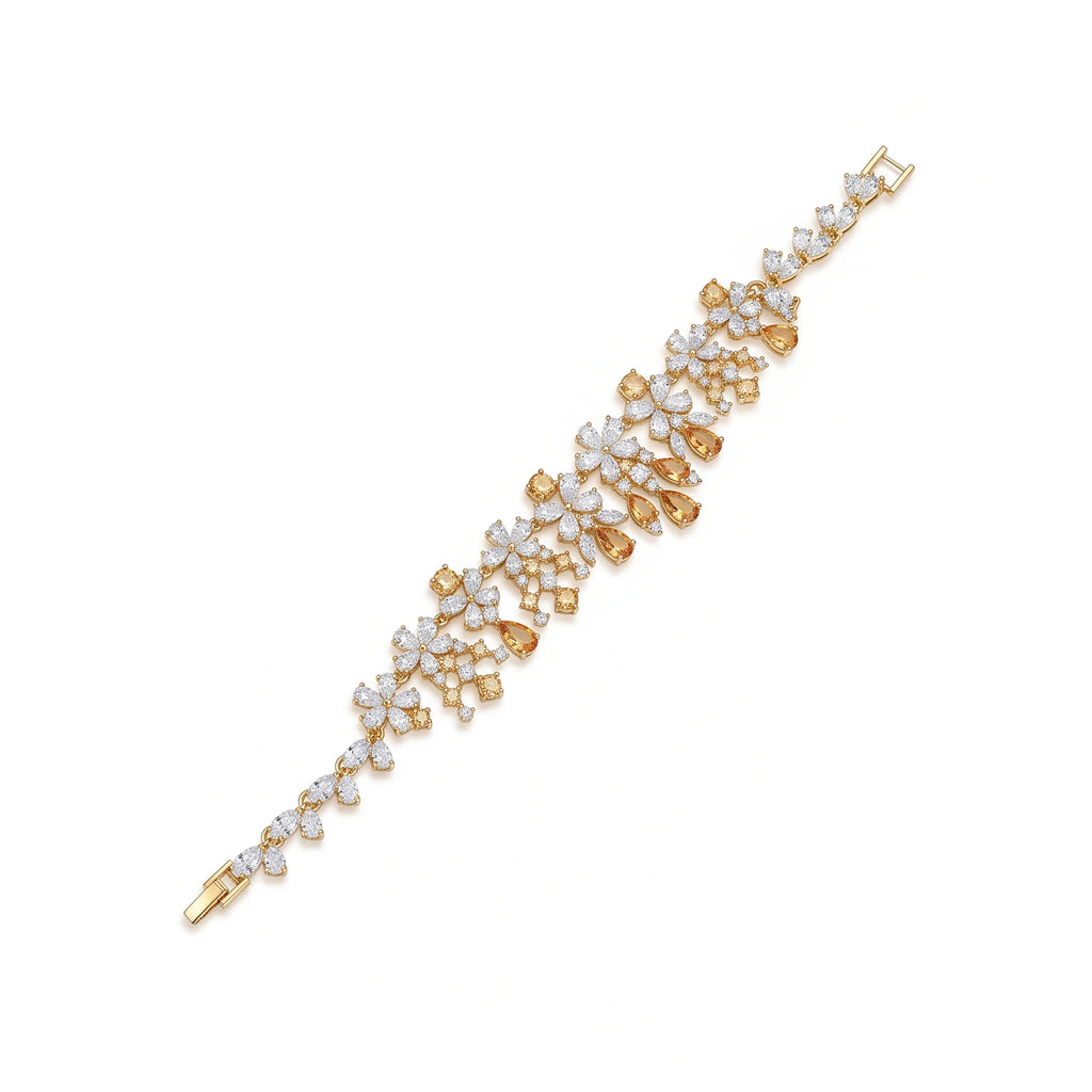 طقم كبير مرصع بأحجار الزركون البيضاء Big set embellished with a row of white zircon stones.