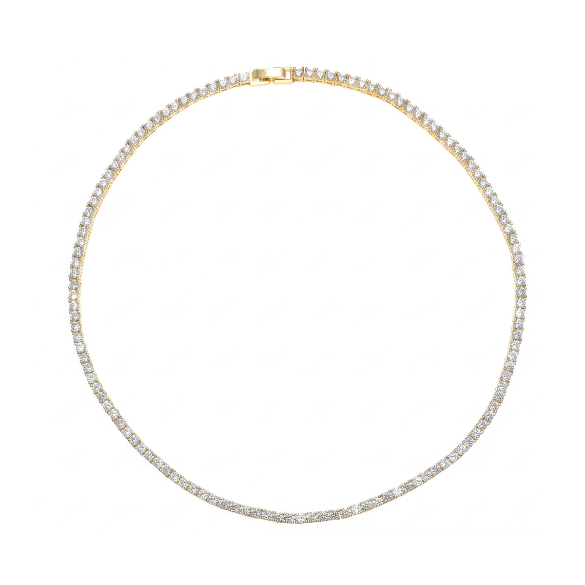 طقم مجوهرات مرصع بالأحجار البيضاء الشفافة Classic Jewelry Big-Set studded with clear white stones.
