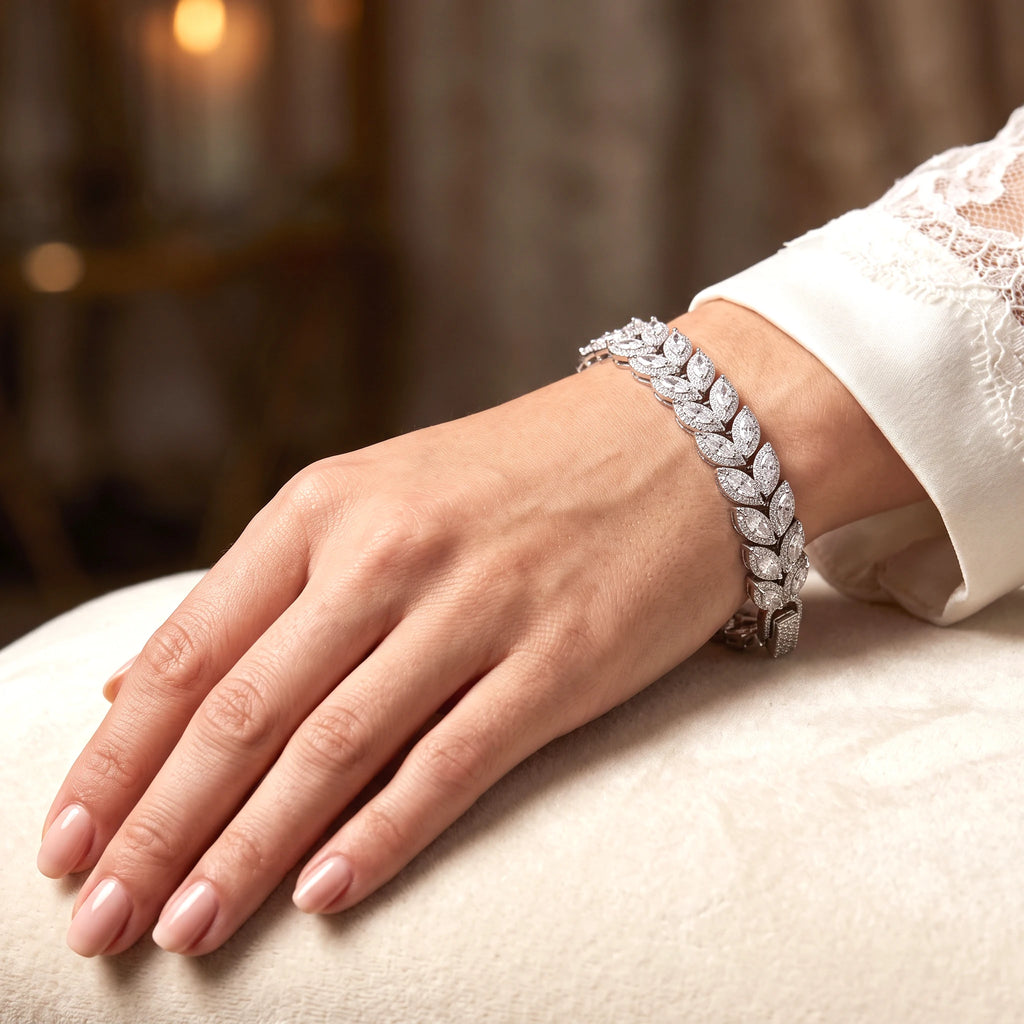 سوار بتصميم حلقات على شكل أوراق شجر Leaf Link Bracelet