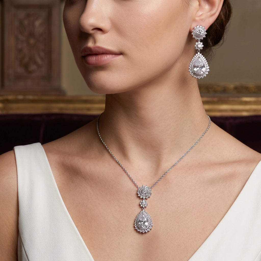 طقم مجوهرات  كلاسيكي بتصميم متدلٍ Classic Drop Bridal Jewelry Style set