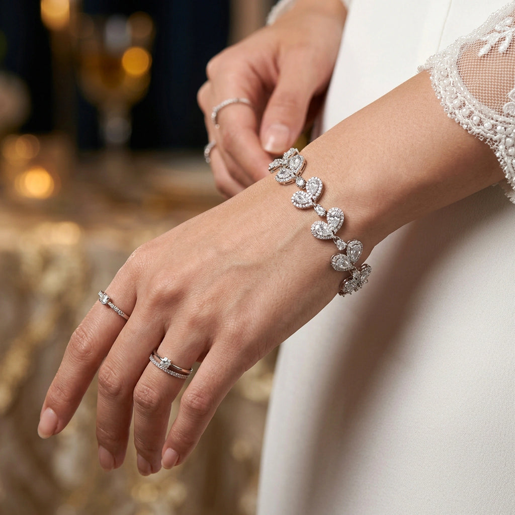 سوار بتصميم كمثرى مزين بأحجار زركون متداخلة Pear Cut Halo VineVine Cluster Bracelet
