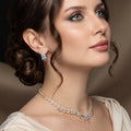 طقم مبهج بأسلوب الطوق العريض الملون من أحجار الزركون الشفافة وأحجار الباستيل الملونة Delightful set featuring a wide, colorful collar-style design, crafted from clear and pastel-colored zircon stones.